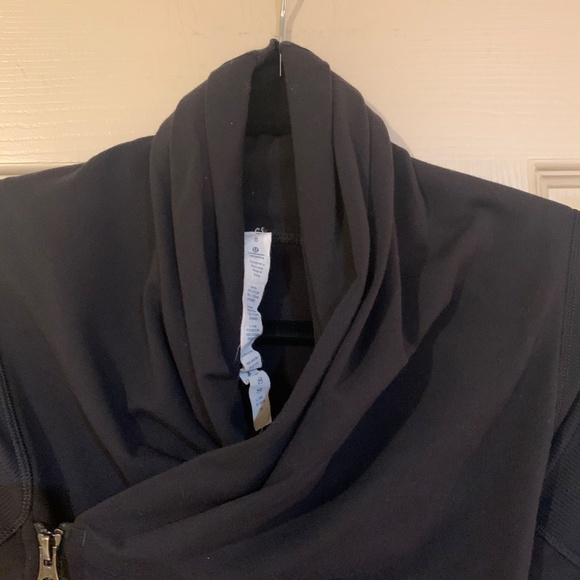 LuLu Lemon Black Zip Jacket sz 8 - Picture 3 of 8